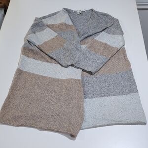 Max Studio V-Neck Sweater - Gray and Tan Cabin Core Snuggle-worthy Knit-wear